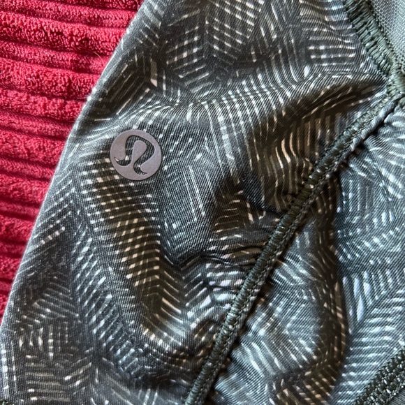 Lululemon Olive Green Leaf Print Leggings. Size 4. - Picture 3 of 13